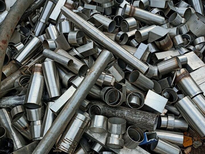 Aluminiumschrott - Profile und Rohre aus Aluminium zum Ankauf