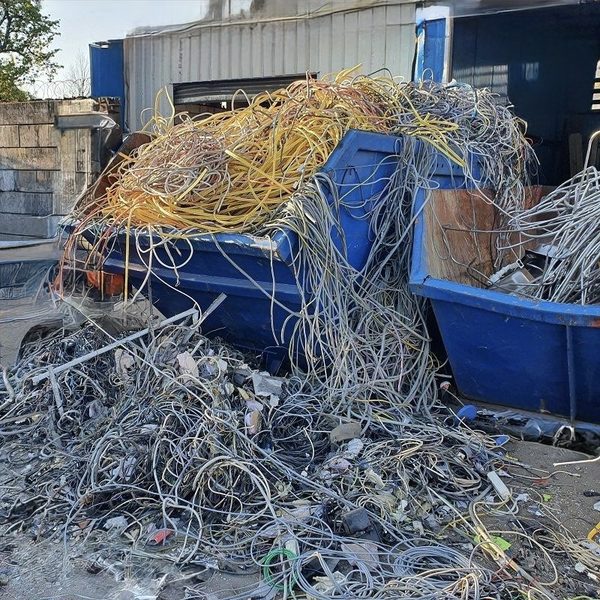 Kabelschrott aus einer Betriebsabholung - eines der wertvollsten Recyclingmaterialien